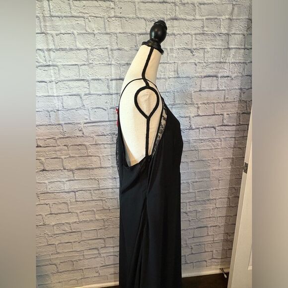 Standards & Practices - Black Lace-Trimmed Backless Dress - Picture 4 of 7